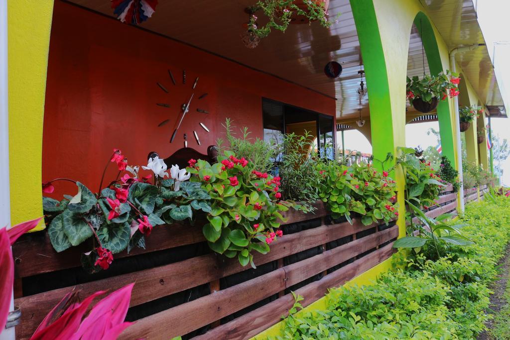 Hotel Las Flores Fortuna ラ・フォルトゥナ エクステリア 写真