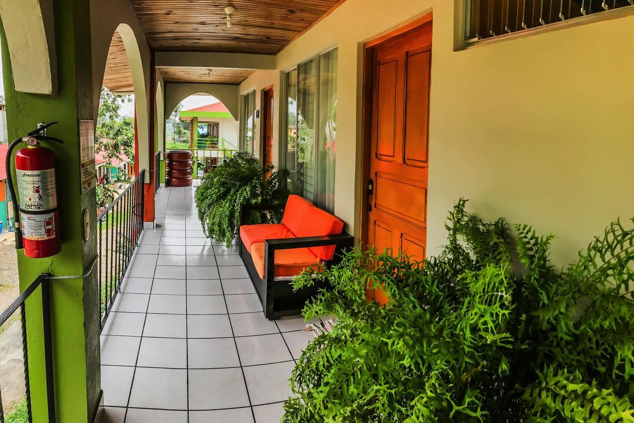 Hotel Las Flores Fortuna ラ・フォルトゥナ エクステリア 写真