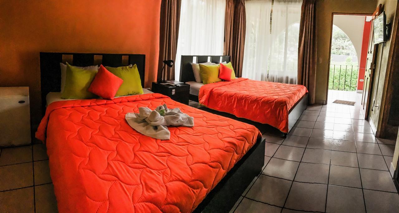 Hotel Las Flores Fortuna ラ・フォルトゥナ エクステリア 写真